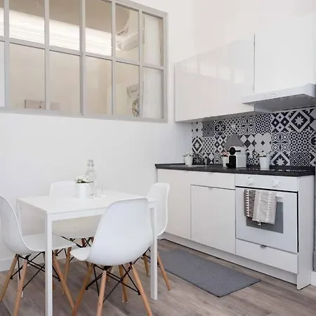 Comfy San Lorenzo Apartment Florence